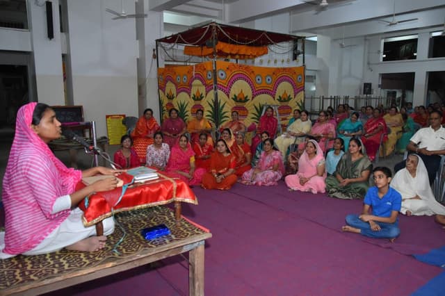 पहली बार देशभर में जैन धर्म की ध्वजा फहरा रहीं 100 बेटियां