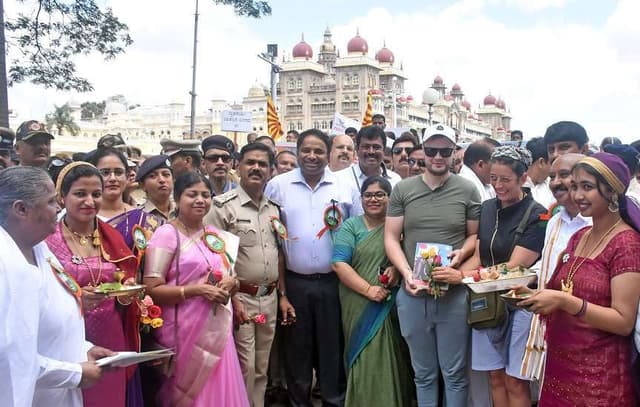 विश्व पर्यटन दिवस पर मैसूरु महल में देसी-विदेशी सैलानियों के लिए कार्यक्रम