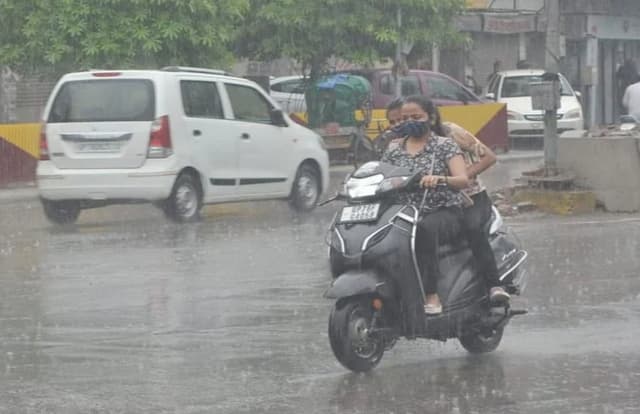 Rain Alert: बिहार-झारखंड सहित इन राज्यों में चार दिनों तक होगी भारी बारिश, जानिए आपके शहर का मौसम