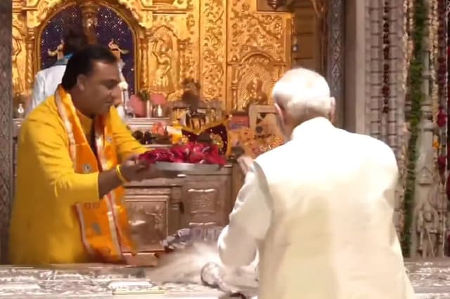 PM Modi Chittorgarh Visit Live : पीएम नरेंद्र मोदी ने चित्तौड़गढ़ में सांवलिया जी मंदिर में लगाई हाजिरी