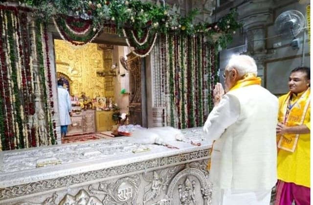 PM Modi Chittorgarh Visit: पीएम मोदी पहुंचे चित्तौड़गढ़, सांवलिया सेठ मंदिर में की पूजा-अर्चना, देखें तस्वीरें