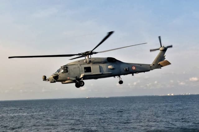 Romeo Helicopter : भारतीय नौसेना में 6 मार्च को शामिल होगा समंदर में पनडुब्बी मारने वाला एमएच 60 आर हेलीकॉप्टर, जानिए इसकी ताकत और खासियत