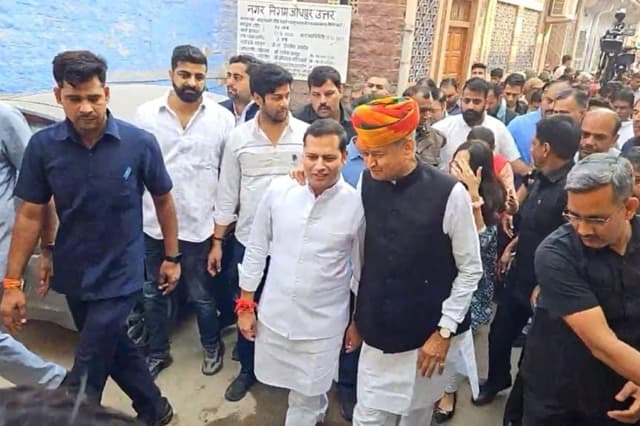 Lok Sabha Chunav: राजस्थान की इस लोकसभा सीट से ताल ठोक सकते हैं पूर्व CM गहलोत के पुत्र वैभव गहलोत
