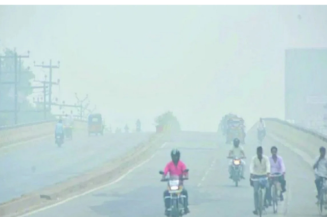 Air Pollution: यूपी के सबसे प्रदूषित शहरों में हापुड़ शामिल, जानें अपने शहर की हवा का हाल