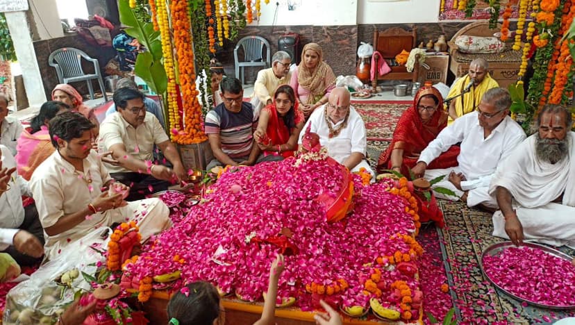 250 किलो फूलों से रामार्चा पूजन में भक्तों ने भगवान राम का आहवान