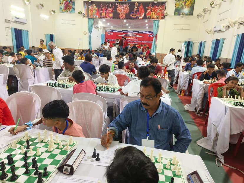 Video इंटरनेशनल ओपन रेटिंग चेस टूर्नामेंट: 200 खिलाडिय़ों के बीच शह-मात का खेल शुरू हुआ, 100 टेबल लगाए