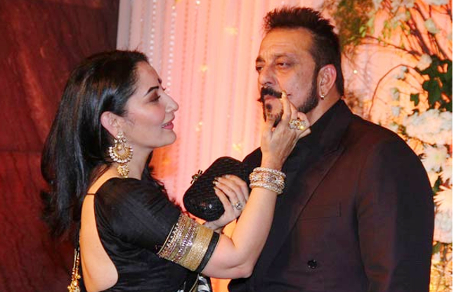 Sanjay Dutt And Her Wife Dance Video Is Going Viral On Internet Video संजय दत्त का पत्नी