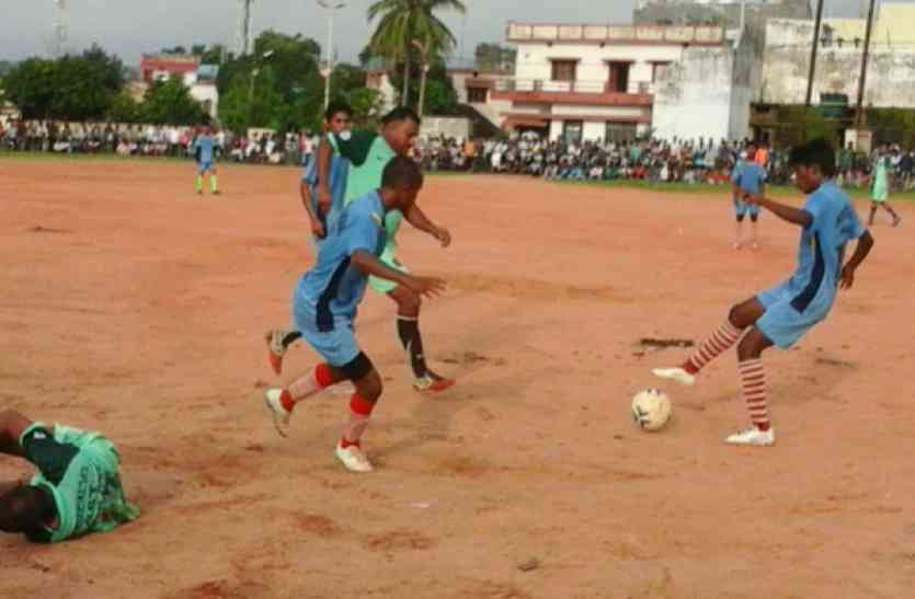 football बंगाल के युवाओं से जुड़ने के लिए आरएसएस की फुटबॉल मुहिम