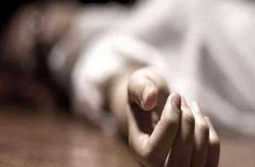आत्महत्या मोबाइल पर कर रही थी बात, चाचा ने डांटा तो खौफनाक कदम उठाया