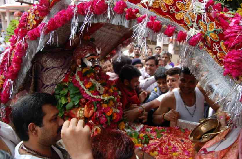ujjain mahakal sawari भादौ मास के प्रथम सोमवार को निकले राजाधिराज महाकाल नगर भ्रमण पर