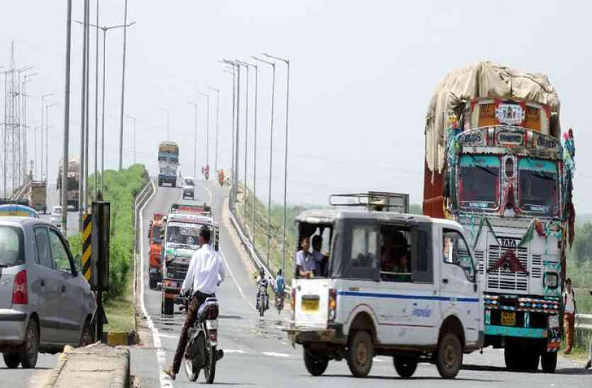 road accidents सड़कें बनी खून की प्यासी