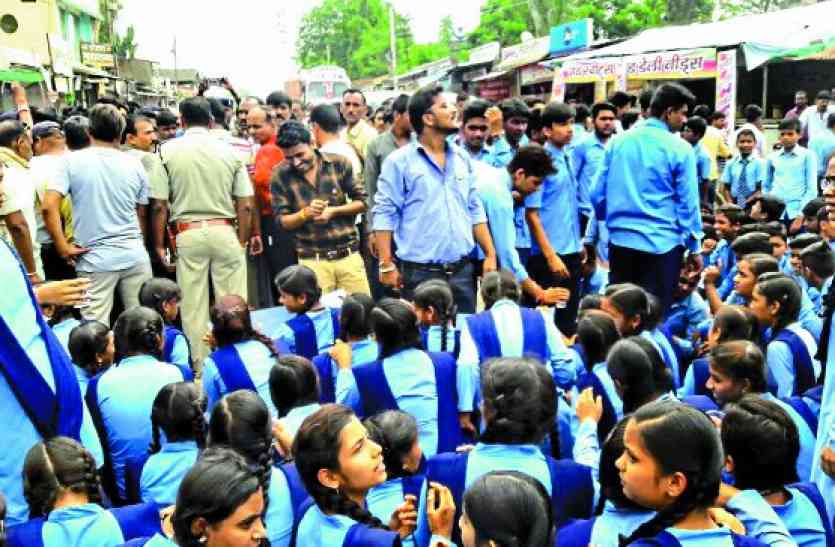 chhindwara बाहरी लोगों ने स्कूल में मारपीट, आरोपियों में महिलाएं भी शामिलं