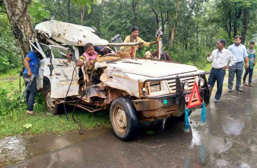 road accident बीजापुर ब्रेकिंग. जवानों से भरी बस और टैक्सी में हुई टक्कर टैक्सी में सवार सभी को आई चोट