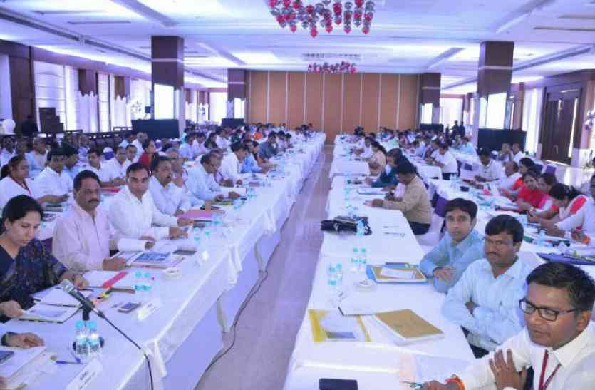 Chief Secretary said this revenue officer will be suspended मुख्य सचिव ने कहा निलंबित होंगे ये राजस्व अधिकारी, जानें क्यों होगी कार्रवाई