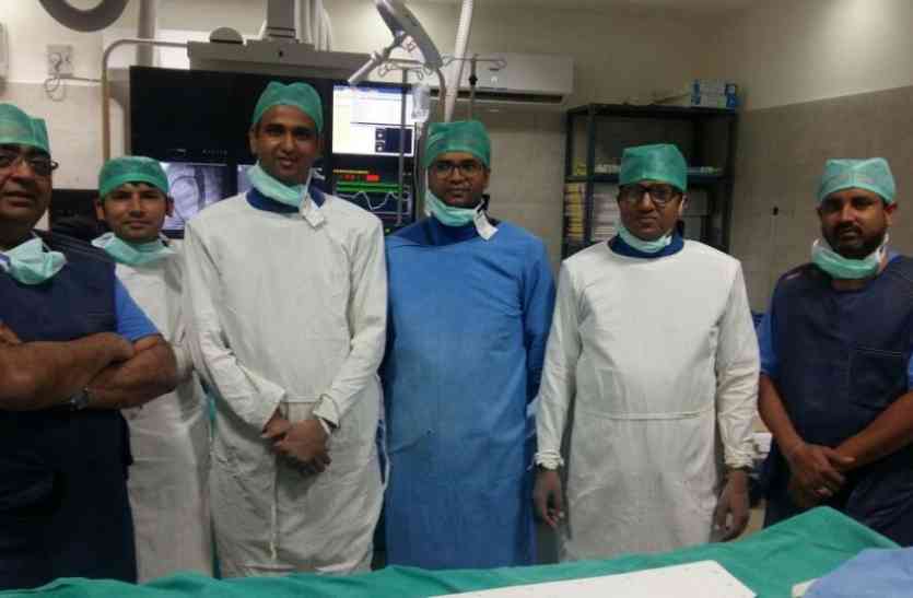 अलीगढ़ मुस्लिम यूनीवर्सिटी एएमयू के जवाहर लाल नेहरू मेडिकल कॉलेज में पहली बार PDA device closure