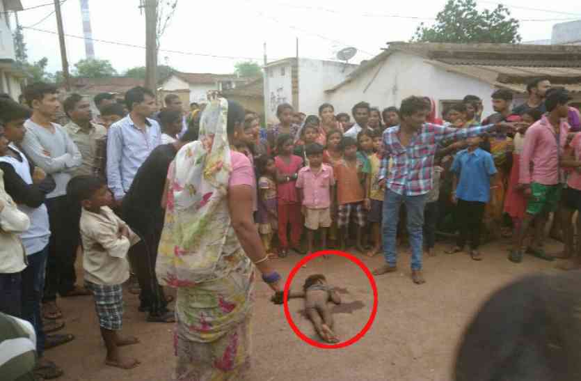 Son killed दर्दनाक: चिकन रोस्ट नहीं बनाया तो बेटे को पटककर मारा और फेंक दिया सड़क पर