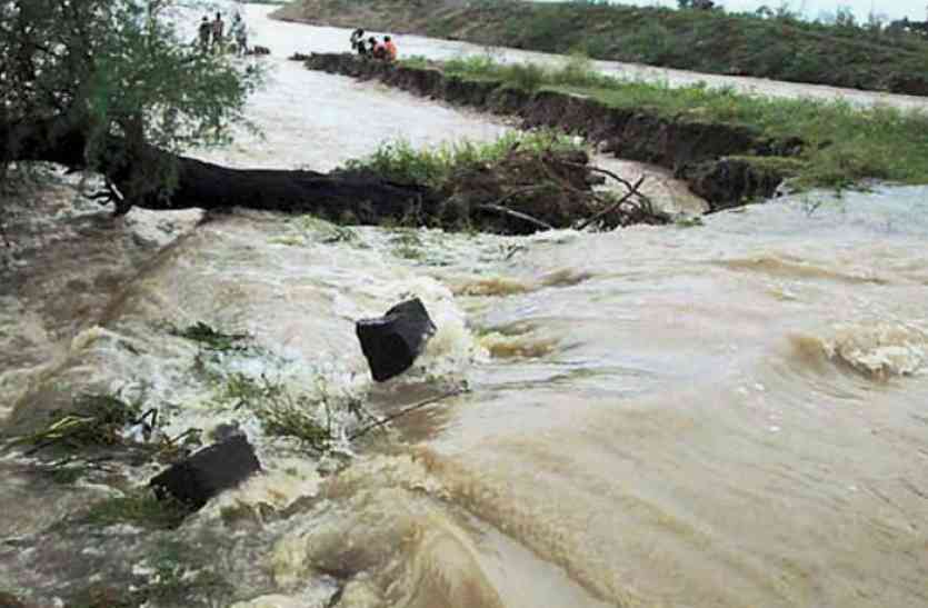 Heavy flood in Ghaghra river Barabanki UP HIndi News विनाशकारी घाघरा ने मचाया प्रलय, कई ग्रामीणों की हो चुकी है मौत
