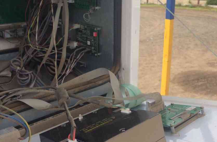 khandwa petrol pump oil theft 4 machine seel पेट्रोल पंपों में चोरी का धंधा, चार मशीनें सील, संचालक पर केस दर्ज
