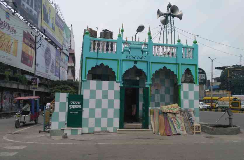 Rahmaniya Masjid Namaj on Rod Side सड़क पर नमाज पढ़ने पर लगाई रोक