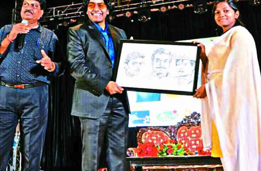 portrait in just seven minutes makes This painter बस सात मिनिट में लाइव पोट्रेट बना देती है ये पेंटर, कई आर्टिस्ट हुए मुरीद