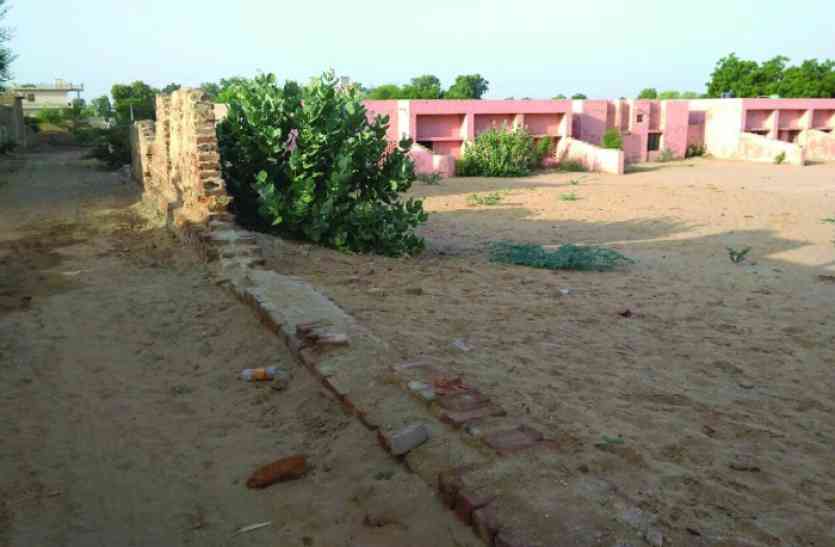 rajiyasar government school Video: विधायक कोटे से चारदिवारी हेतू मिले रुपये जिला परिष्द में अटके