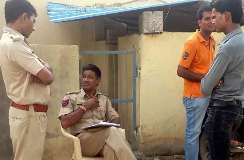 अस्पताल में पंचनामा बनाती पुलिस बनास में डूबने से 20 वर्षीय महिला की हुई मौत