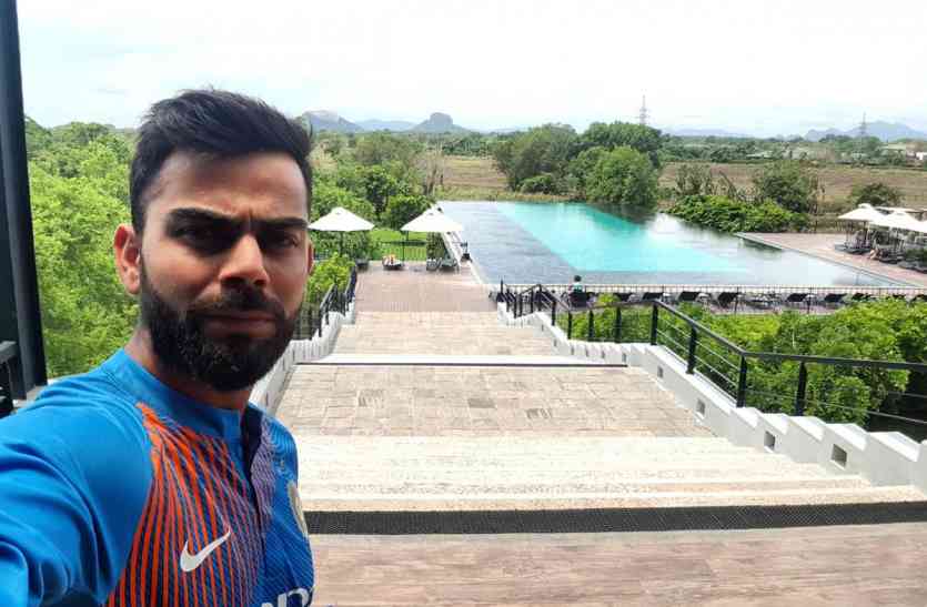 Indian Cricket Team टीम इंडिया पहुंची दांबुला, वनडे सीरीज से पहले विराट ने की मस्ती
