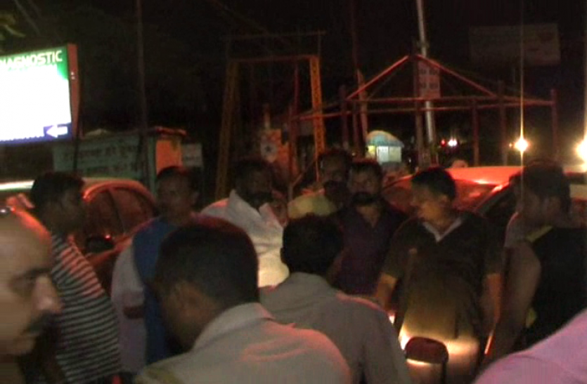 Ghaziabad बदमाशों ने कॉपर व्यापारी की गाड़ी पर बरसाई गोलियां, गंभीर रूप से घायल
