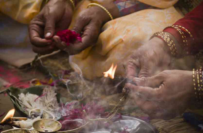 surya grahan ke totke in hindi इस बार सोमवती अमावस्या पर है पूर्ण सूर्यग्रहण, इन उपायों से जाग जाएगा सोया भाग्य