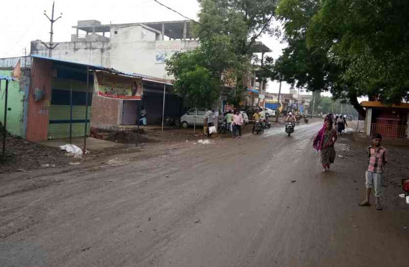 Khargone jhirniya Town Closed against Theft चोरी की बढ़ती वारदातों से आक्रोश, विरोध में बंद रहा बाजार