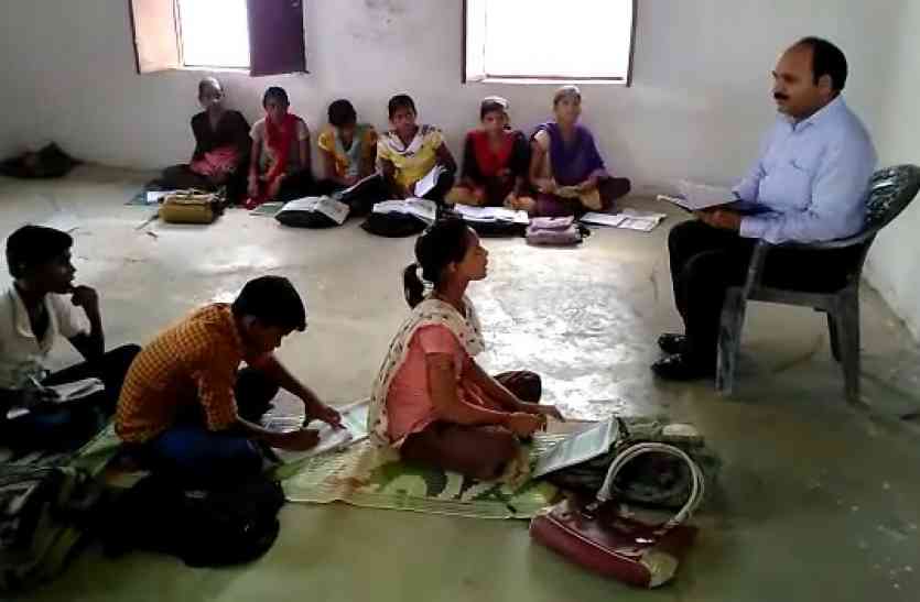 Jalaun एसडीएम के निरीक्षण में गायब मिले शिक्षक, कार्रवाई के दिये निर्देश