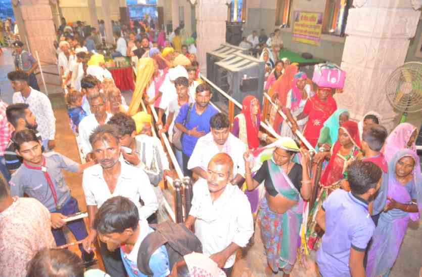 ramdevra fair 2017 in Jodhpur रामदेवरा मेला 2017: कलक्टर के निर्देश के बावजूद मेले के पहले दिन ही बिजली गुल, परेशान हुए जातरू