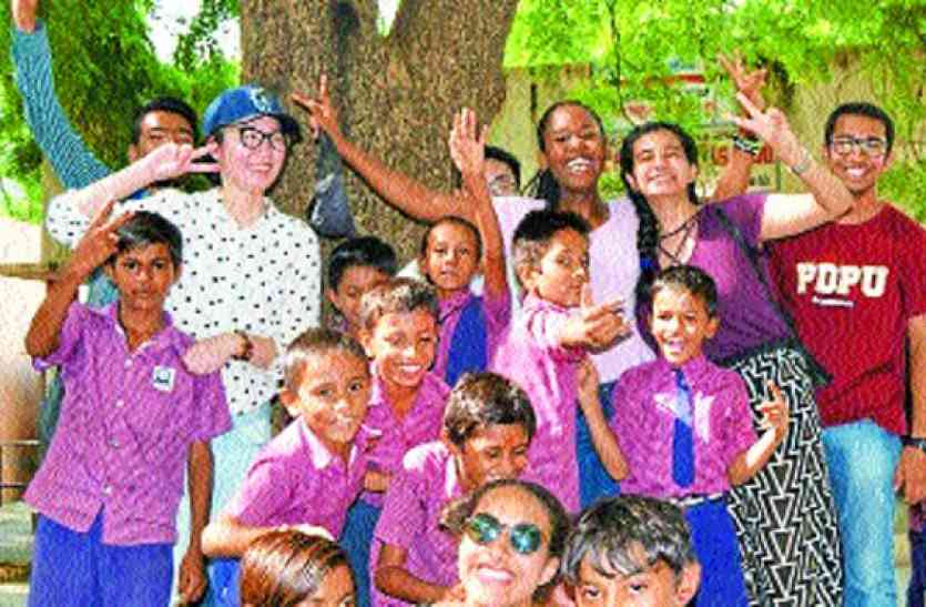 Students of 16 countries understand Gandhi style 16 देशों के विद्यार्थियों ने समझी गांधी शैली