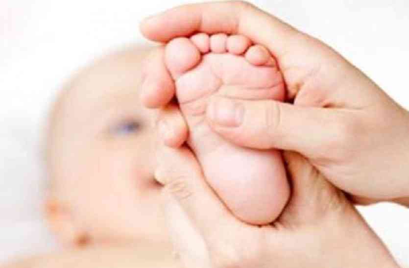 baby birth in ambulance रोहतक रेफर की गई महिला ने दिया एम्बुलैंस में बच्चे को जन्म