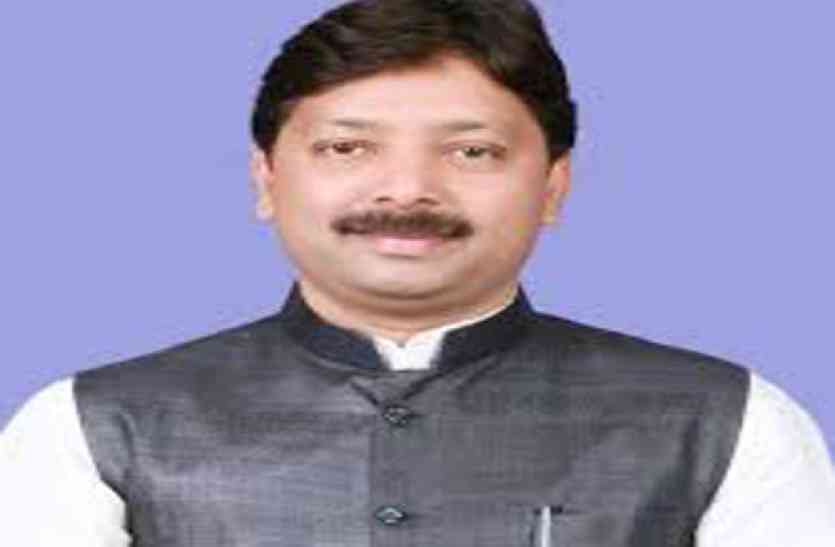 BJP state minister Anurag Singhdeo अनुराग बोले -गरीब जनता को छोड़ अमीर छात्रों में अपना भविष्य देख रहे नेता प्रतिपक्ष