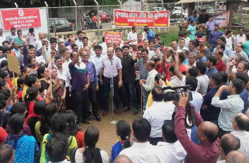 bank strike on 22 august 2017 bank strike त्योहार के पहले बैंक बंद, एटीएम भी हुए खाली- देखें वीडियो