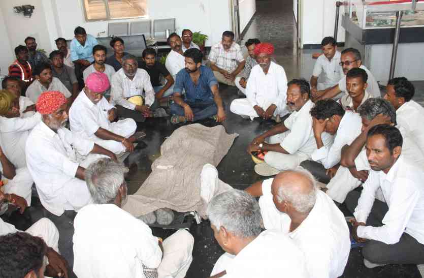 Worker death case at Rajwest Power Plant 24 घंटे बाद शव उठाया 25 लाख के मुआवजे की शर्त पर