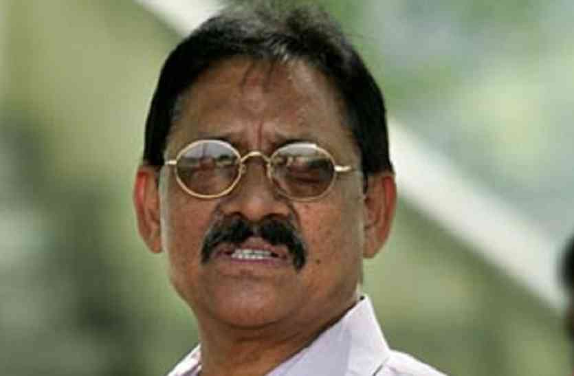 Chetan Chauhan,cm yogi miister,cance offcer leave योगी के इस मंत्री ने एक माह के लिये रद्द की सभी अफसराों की छुट्टी