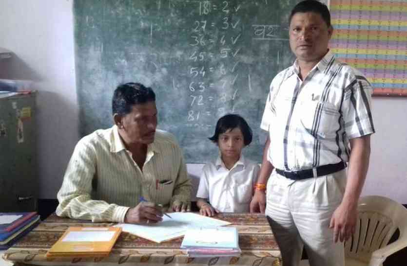Leaders and officers admited their child in government schools बदली सोच...बच्चों को निजी स्कूल से निकालकर दिलाया शासकीय में प्रवेश