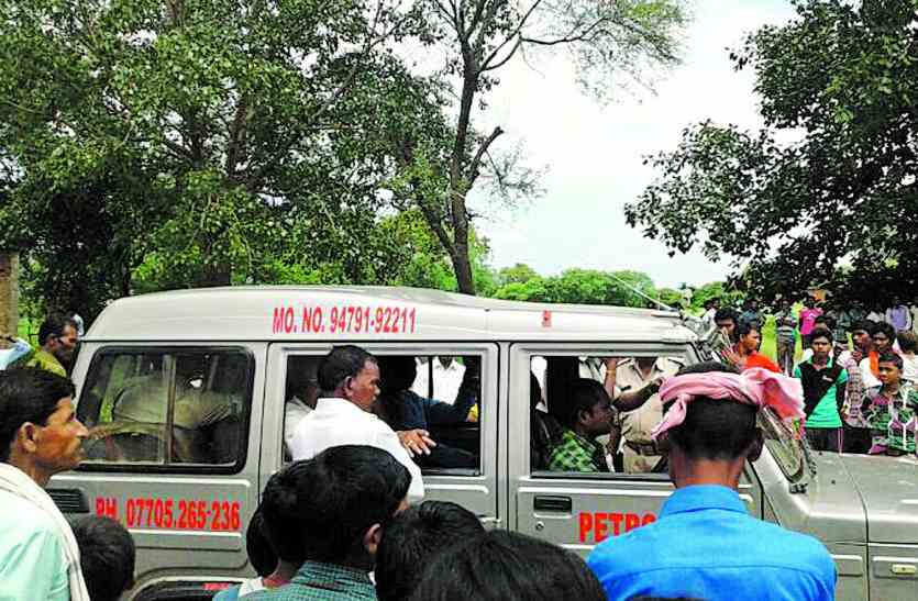 RTI Worker beaten सरपंच के इस गंदे काम को Expose करना RTI कार्यकर्ता को पड़ा महंगा, कर दी बेदम पिटाई