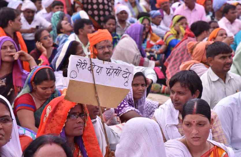 Shiksha Mitra Andolan UP Shiksha Mitra Samayojan : शिक्षामित्रों के शक्ति प्रदर्शन का दूसरा दिन आज, मुख्यमंत्री से मिलेगा प्रतिनिधि मंडल
