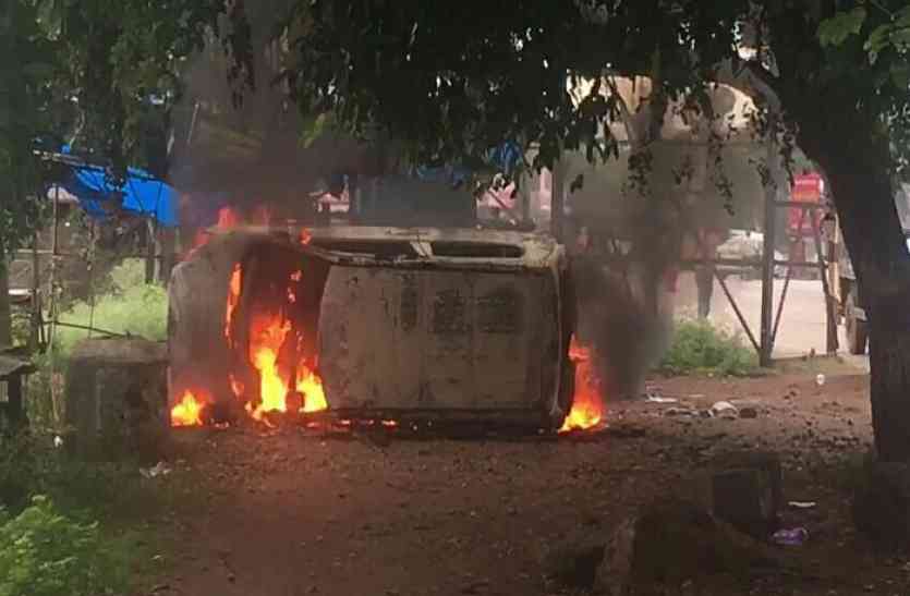 student छोटी सी नोकझोंक पर बड़ा हंगामा, BIT में उत्पाती छात्रों ने गाड़ी को आग के हवाले कर लहराया हथियार