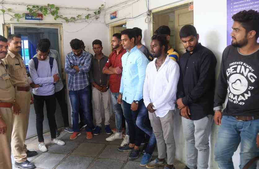 mlsu छात्रसंघ चुनाव: महंगी पड़ी चुनावी मदद, पुलिस ने पहुंचा दिया हवालात