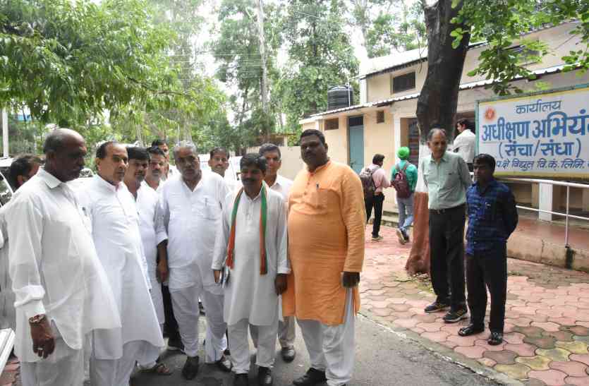 patrika मनमाने बिजली बिलों पर आक्रोश