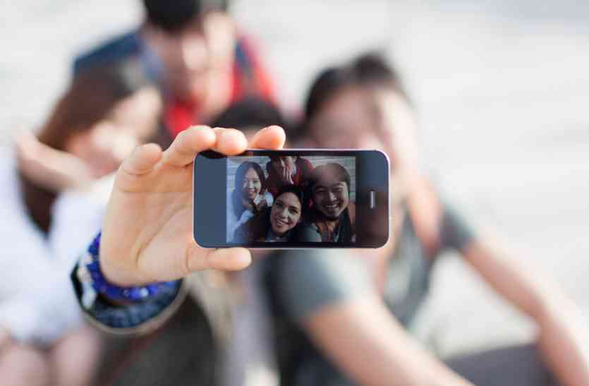 SELFIE जानलेवा सेल्फीमेनिया: सेल्फी का शौक कर रहा बीमार, बन गया सामाजिक समस्या