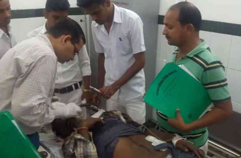 road accident स्कूल बस ने बाइक को मारी टक्कर, एक की मौत दो घायल