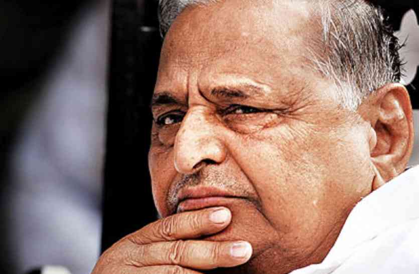 mulayam singh yadav मुलायम के आजमगढ़ में 42 करोड़ के घोटाले पर सख्त हुए आयुक्त, एफआईआर दर्ज कराकर रिकवरी का आदेश