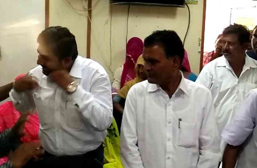 jaislamer patrika Video Jaislamer news- छलका सब्र का पैमाना, लोगों ने किया आयुक्त का घेराव