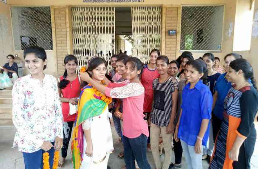 jaislmaer patrika Video- Jaislamer student union elecation- महाविद्यालय छात्रसंघ चुनाव - देखिए कॉलेज में हुआ छात्रों का हाई वॉल्टेज ड्रामा