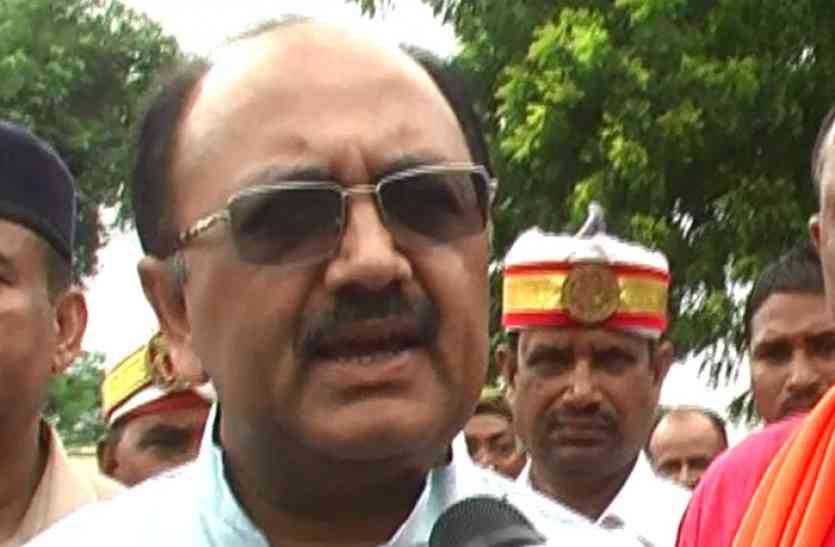 Sidharthnath स्वास्थ्य मंत्री सिद्धार्थनाथ सिंह ने बाराबंकी के पारा बेहटा बाढ़ग्रस्त क्षेत्र का किया दौरा